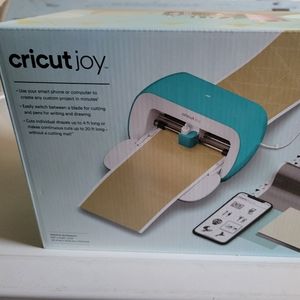 Cricut Joy with extra blade and 1 pack of card mat